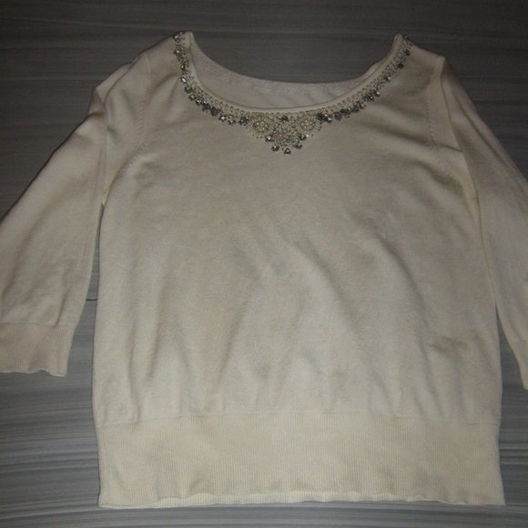 Ladies Beaded Sweater Size Medium $5.00 AS AN ADD ON - Picture 3 of 4
